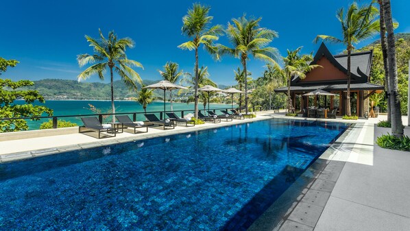 Outdoor pool, pool loungers - Villa Purissara (Kamala)