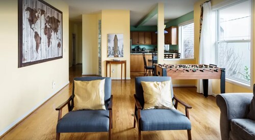 Luxurious home with great views in historic Queen Anne near Space needle