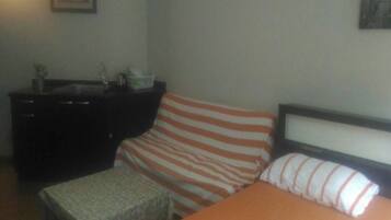 Room, 1 Bedroom | Living room