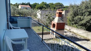 House, 2 Bedrooms, Smoking, Terrace | Property grounds