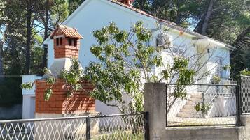 House, 2 Bedrooms, Smoking, Terrace | Exterior