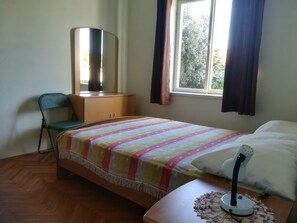 Maison, 2 chambres, fumeur, terrasse | 3 chambres, literie fournie