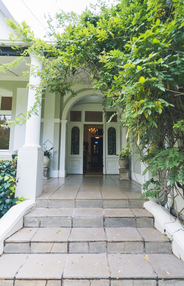 Room, 1 Bedroom, Fireplace | Property entrance