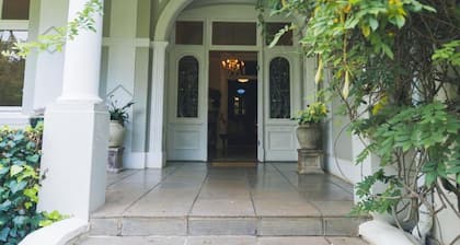 Luxurious Room With Breakfast in Lovely Guesthouse in Pretoria
