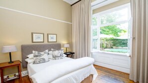 Unclassified image, 4 of 33, button - Luxurious Room With Breakfast in Lovely Guesthouse in Pretoria (Pretoria)