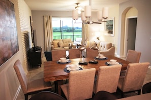 Apartamento, 3 habitaciones, balcón, vistas al jardín | Comedor