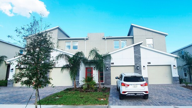 Front of property - Gorgeous 3BR Condo Free Waterpark Golf Near Disney (Davenport)