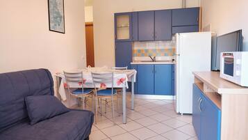 Apartment, 2 Bedrooms | Living room | TV