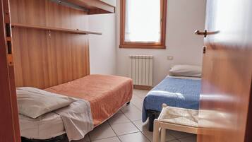 Apartment, 2 Bedrooms | 3 bedrooms, bed sheets