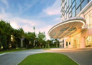 Property entrance - Three-bedrooms Apartment, Oakwood Suites La Maison Jakarta (Jakarta)