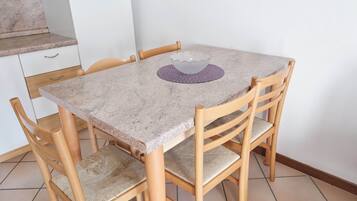 Apartment, 2 Bedrooms | Dining