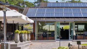 Rumah | Tempat makan outdoor