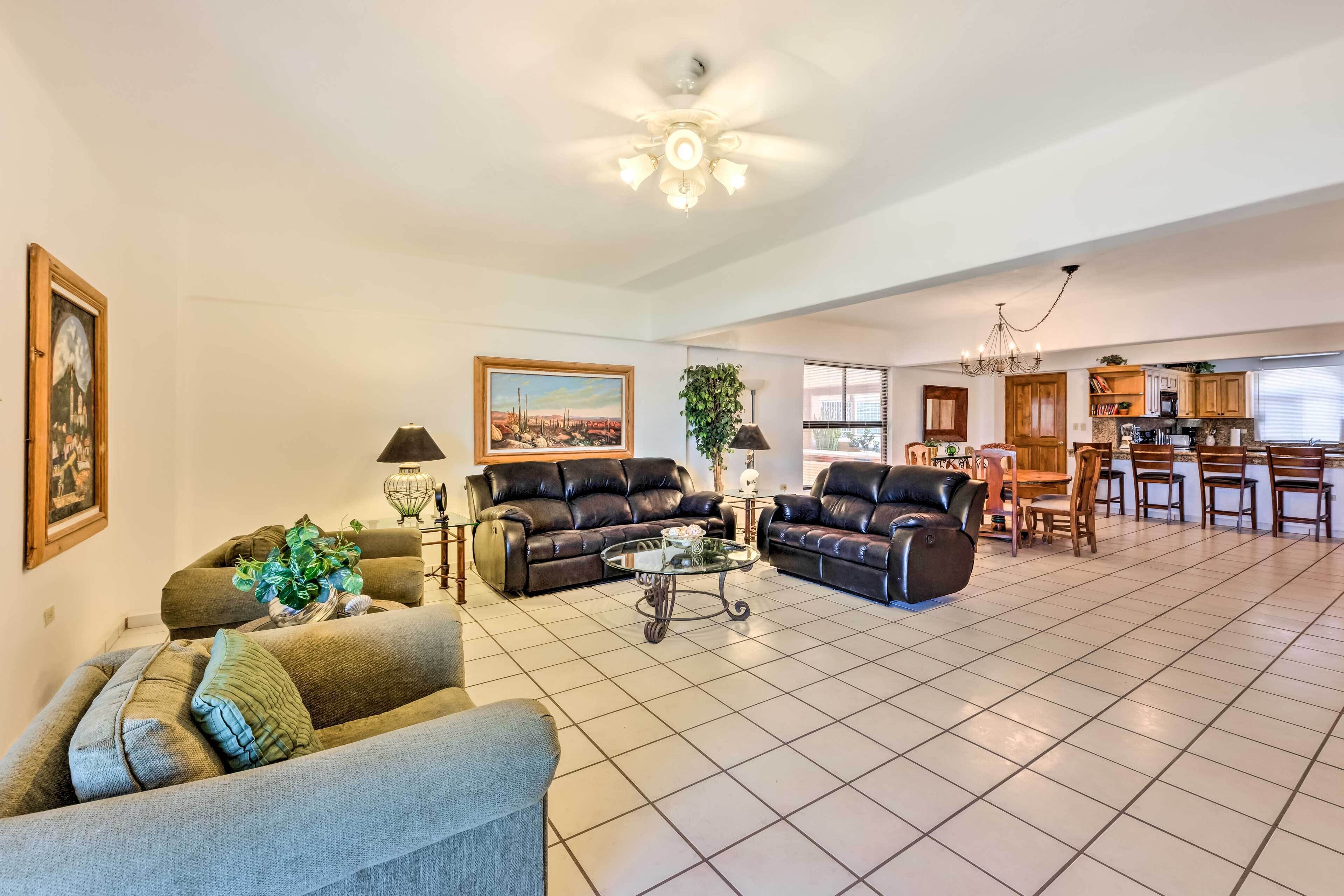 Chic Cabo San Lucas Getaway < 2 Miles to Beaches!