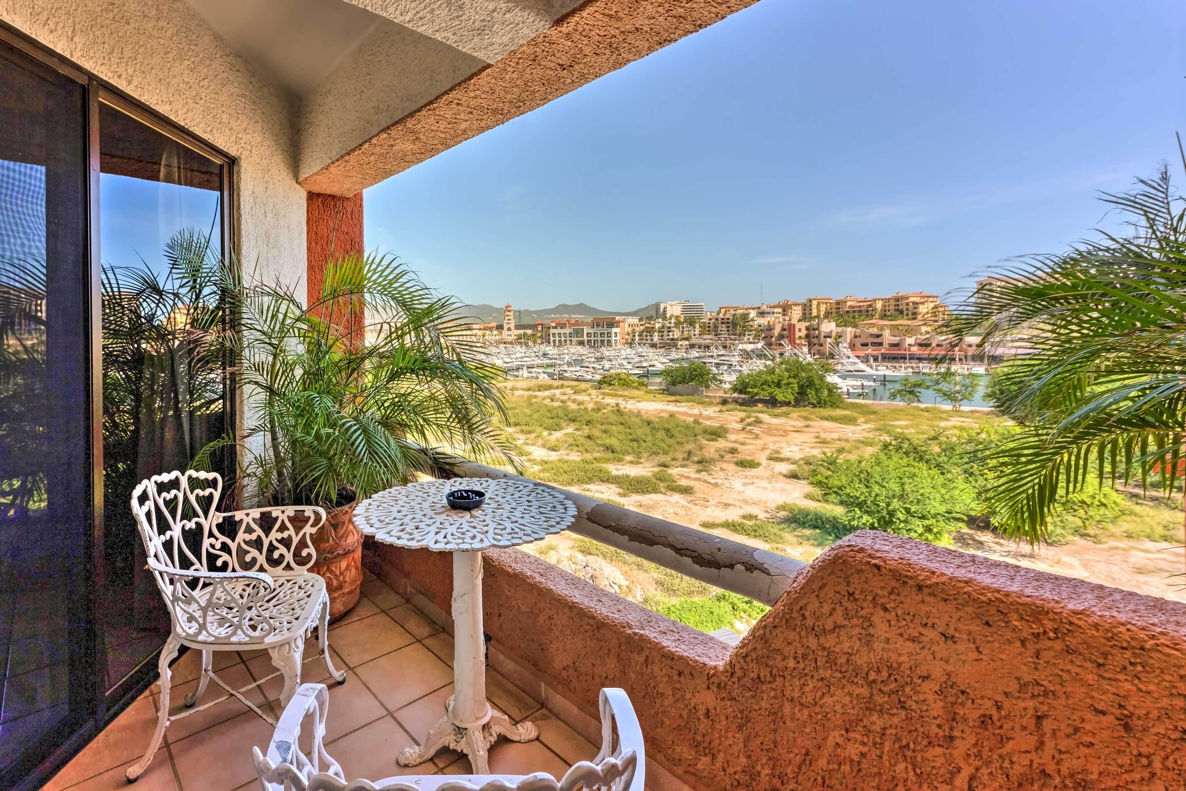 Chic Cabo San Lucas Getaway < 2 Miles to Beaches!