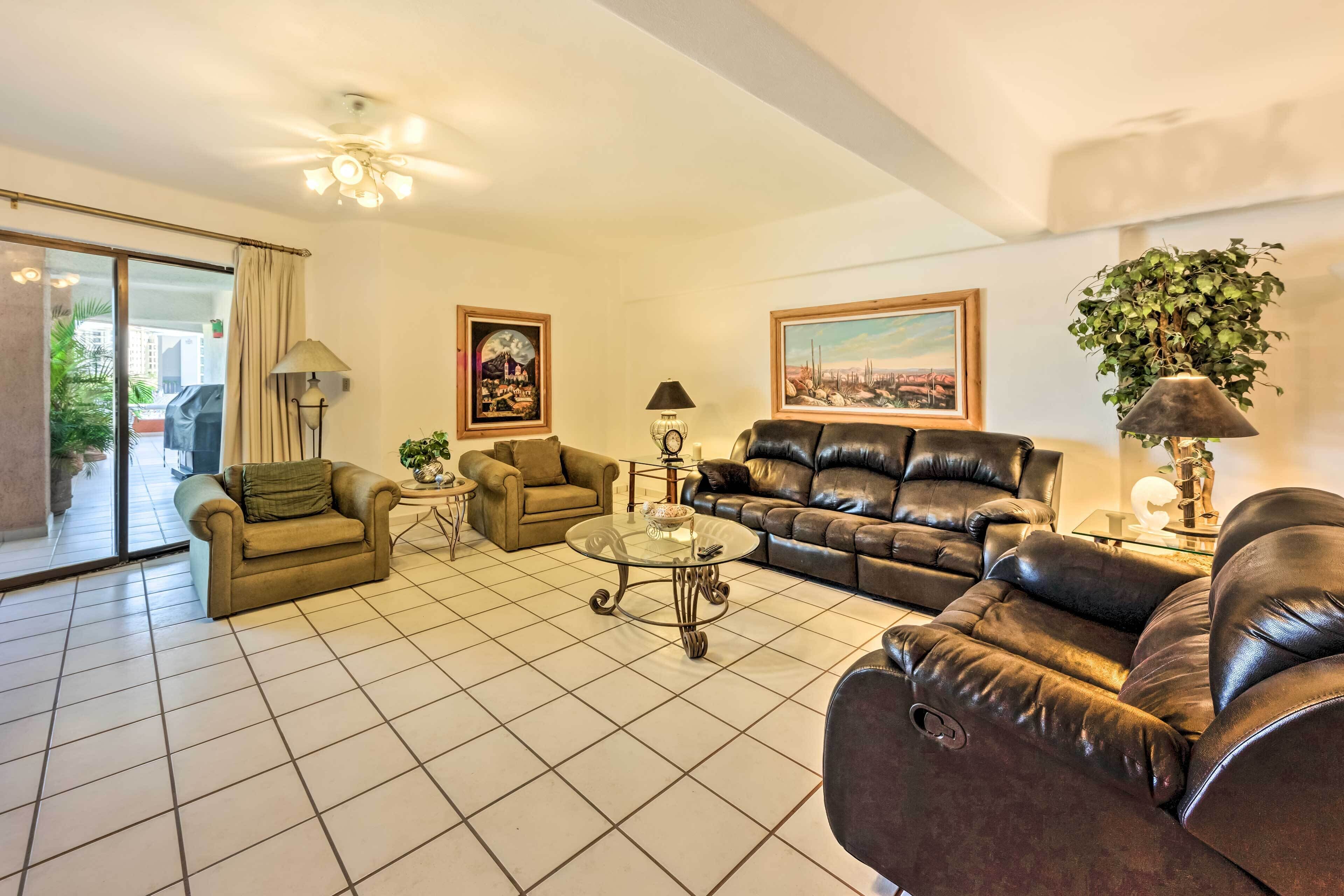 Chic Cabo San Lucas Getaway < 2 Miles to Beaches!