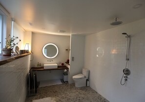 Suihku, bidee, pyyhkeet, saippua