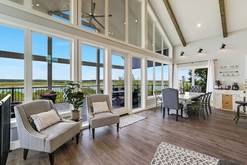 WATERFRONT Lake House ~ Rent our boat at the marina!