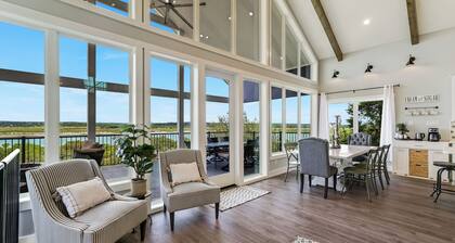 WATERFRONT Lake House ~ Rent our boat at the marina!