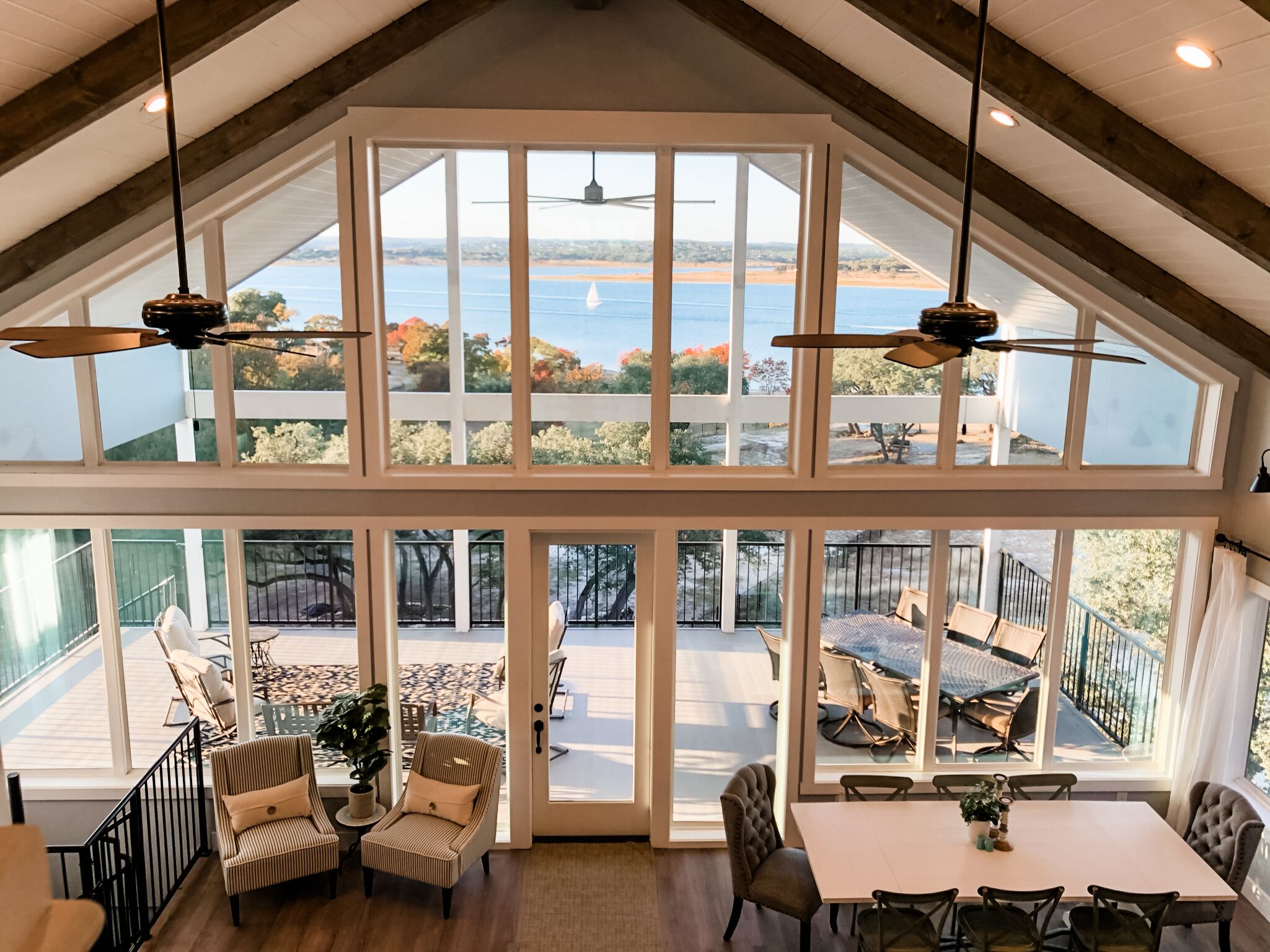 ⚓ PRIVATE WATERFRONT ⚓ Lake House ~ Just down the road from boat ramp #7⛵