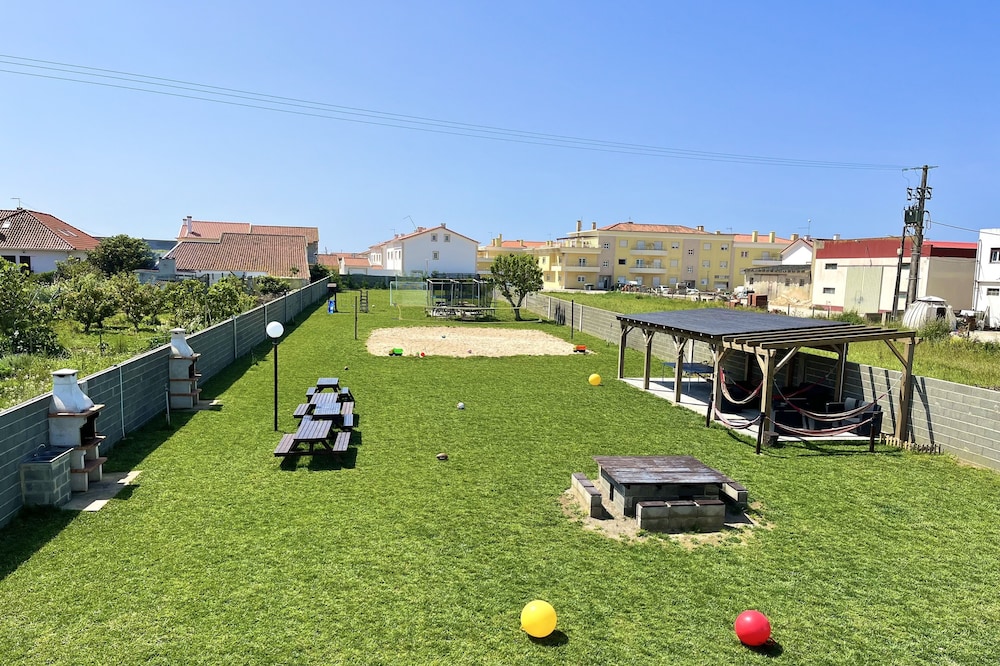 Villa with large garden - 5 min. from beach