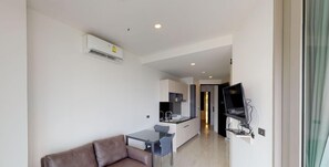Basic Condo | Living area | Smart TV - Oceana C51 (Kamala)