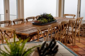 Dining - Breathtaking Valley Views, Pet Friendly, Huge Deck, Fire-Pit, Air Hockey, Ping Pong, Near Vineyards (Newberg)