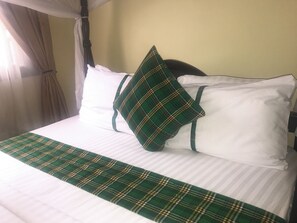 11 bedrooms, WiFi, bed sheets - Transit Airport B&B (Dar es Salaam)