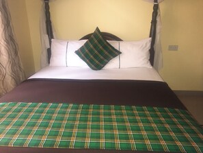 11 bedrooms, WiFi, bed sheets