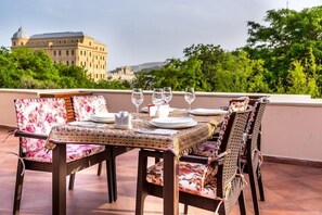 Outdoor dining - Ruma Old Gates Hotel ex Premier Old Gates (Baku)