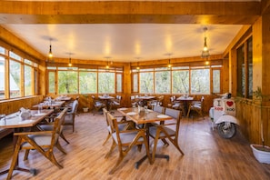 Restaurant - Zen Manali by Keekoo Stays (Manali)
