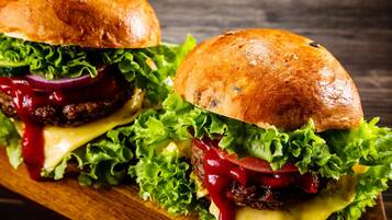 Alimentos y bebidas
