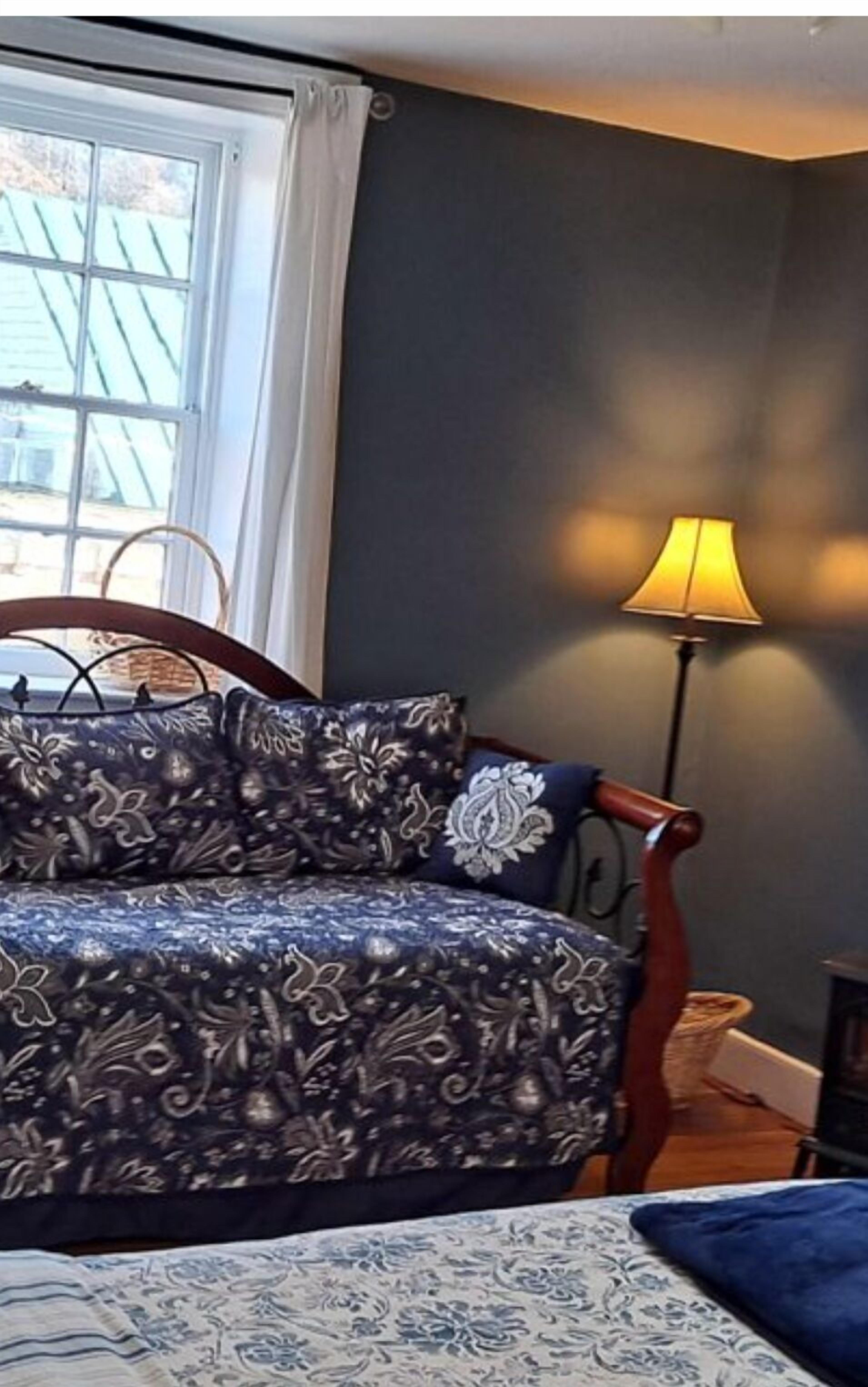 Room In Central Historic Downtown (RARE) Potomac