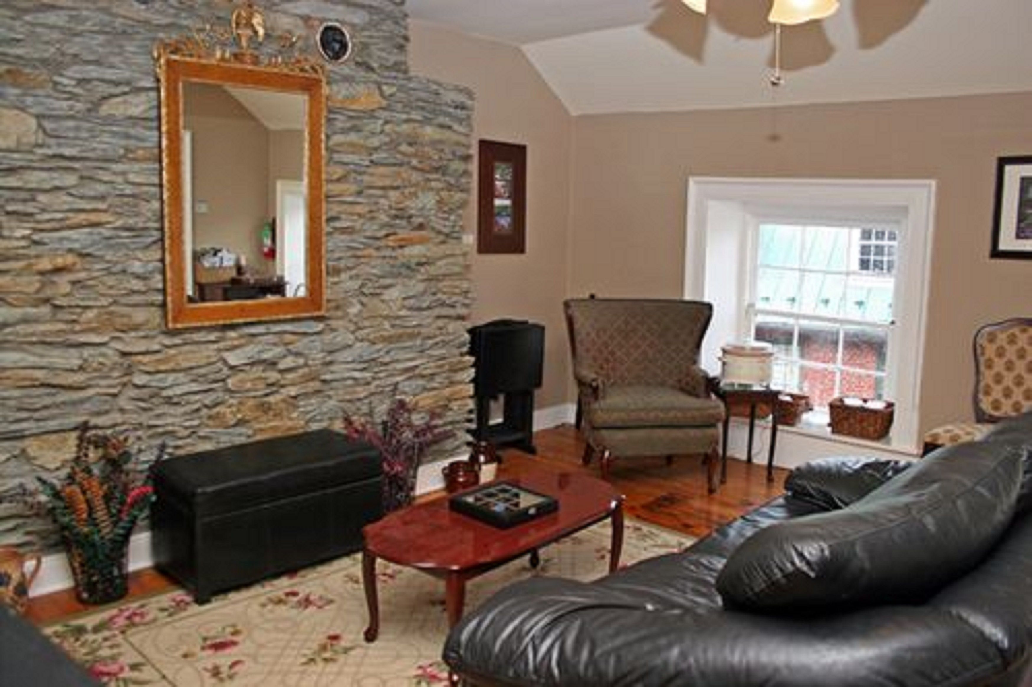 Room In Central Historic Downtown - Mountain View