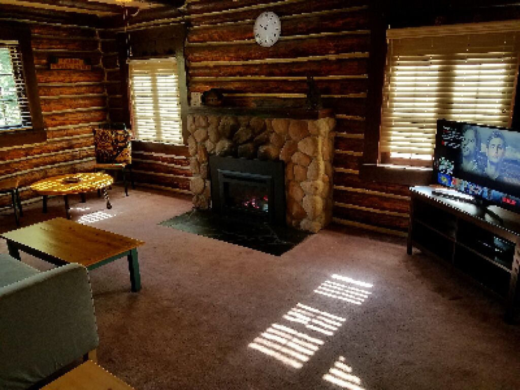 Cascade Log Cabin - Ensuite Standard