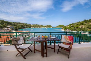 Panoramic Loft, 1 Bedroom, Sea View | Balcony