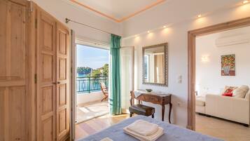 Superior-Apartment, 2 Schlafzimmer, Meerblick | Bügeleisen/Bügelbrett, kostenlose Babybetten, kostenloses WLAN