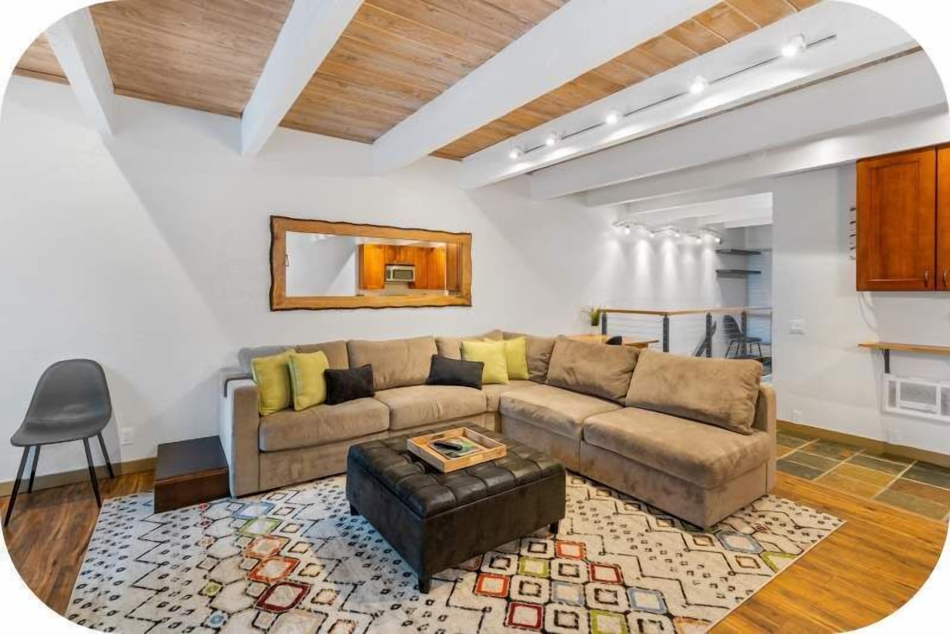 Village 3 bdrm~Private Entrance~Ski Back~ValDIsere 4