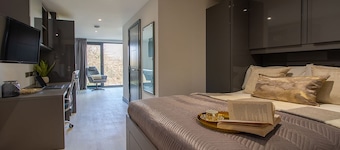 33 Parkside Coventry by Paymán Club