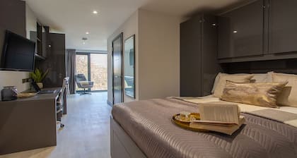 33 Parkside Coventry by PaymĂĄn Club