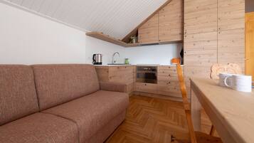 Appartement, 2 chambres | Coin séjour | Télévision à écran plat