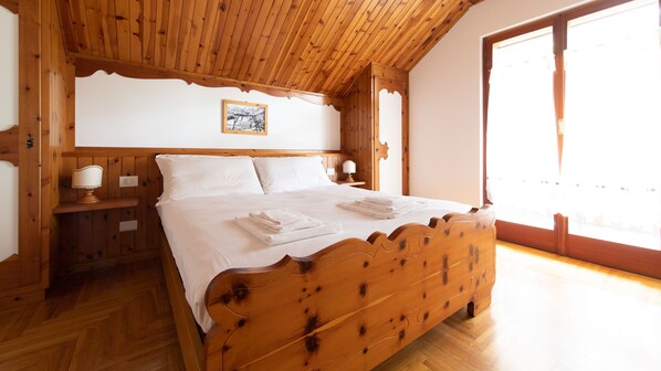 Apartment, 2 Bedrooms | 2 bedrooms, laptop workspace, iron/ironing board, cots/infant beds