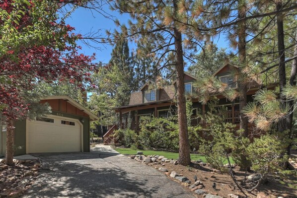 Exterior - Peace Out by Destination Big Bear : Remarkable Dutch Gambrel Only 2 Blocks from Snow Summit! Foosball! (Big Bear Lake)
