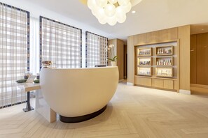 Sauna, tratamientos corporales y masajes con piedras calientes 