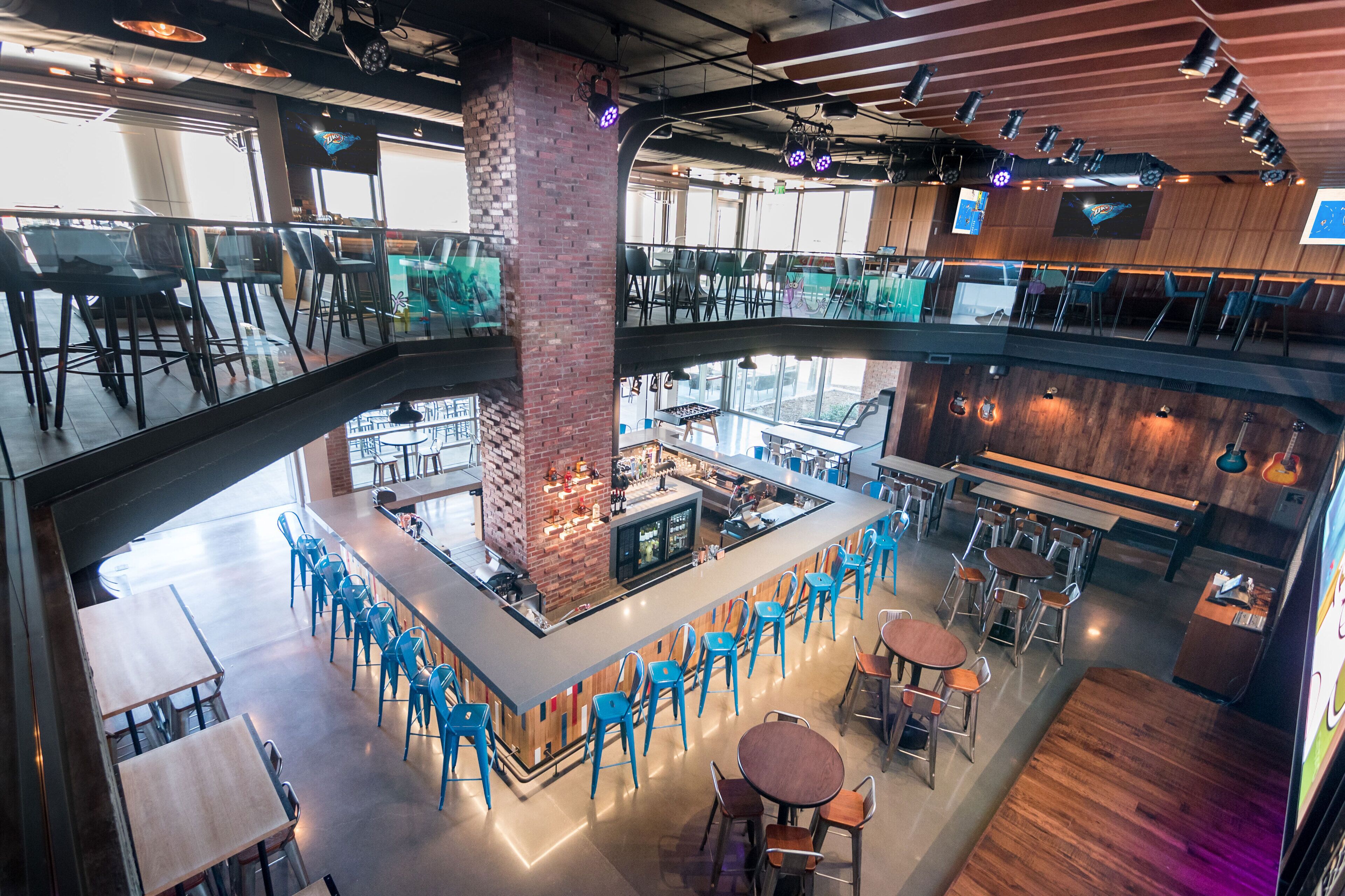 3 ห้องอาหาร, บริการอาหารเช้า อาหารกลางวัน อาหารเย็น, อาหารอเมริกัน