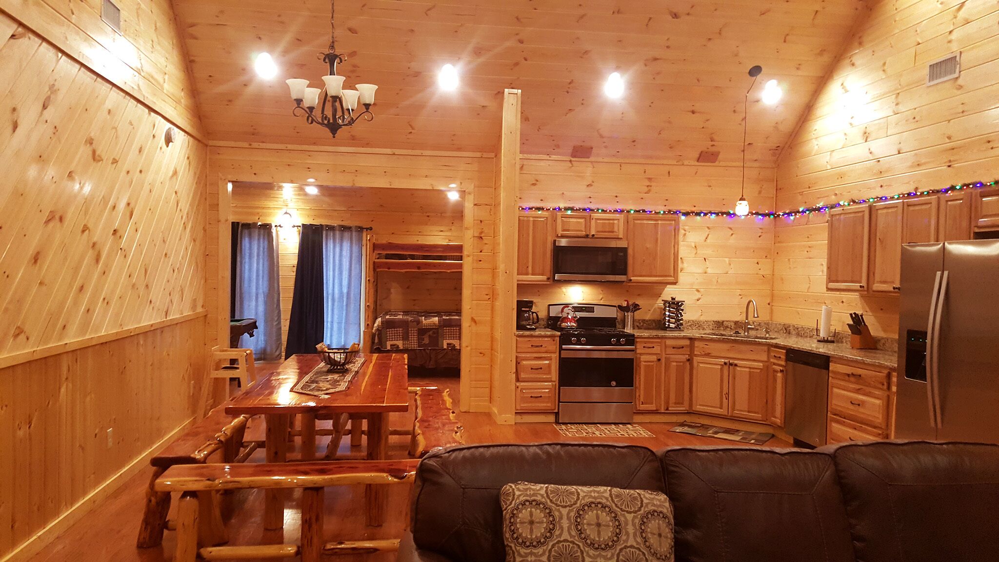 3 BR Luxury Waterview Cabin, Hot Tub, Fishing Lake