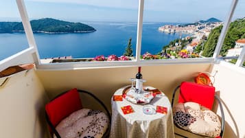 Apartment (One-Bedroom Apartment) | Balcony