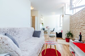 Apartamento (One-Bedroom Apartment) | Sala de estar | TV