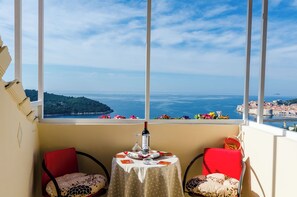Appartement (One-Bedroom Apartment) | Balcon