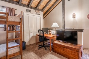 3 bedrooms, iron/ironing board, free WiFi, bed sheets - Fall Availability! Pet-friendly Condo with Loft! Shared Hot Tub and Pool Access! (Mammoth Lakes)