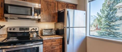 Refrigerador, microondas, horno y parrilla de estufa